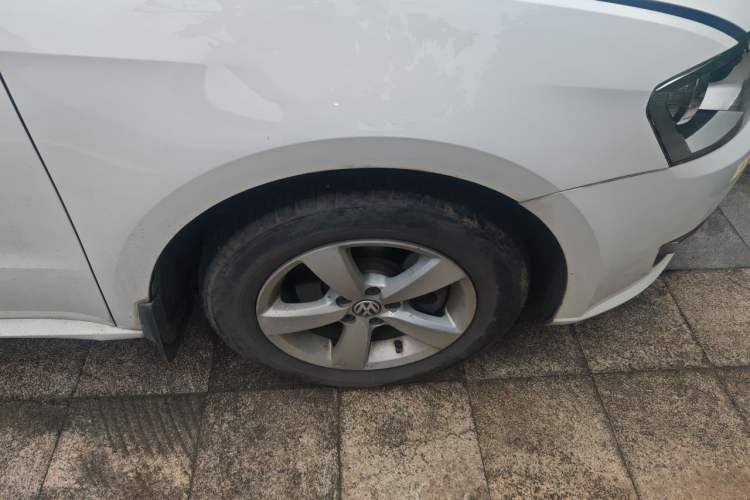 Used Volkswagen Lavida 2013 Revised Classic 1.6L Manual Fashion Edition Right Front Wheel Hub