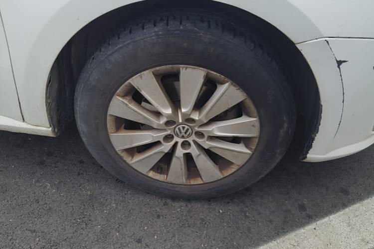 Used Volkswagen Lavida 2013 Revised Version 1.4 TSI DSG Comfort Edition Right Front Wheel Hub