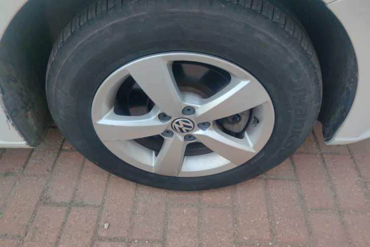 Used Volkswagen Lavida 2013 Revised Classic 1.6L Manual Fashion Edition Right Front Wheel Hub