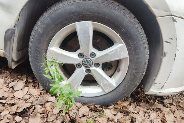 Used Volkswagen Lavida 2013 1.6L Automatic Fashion Edition Right Front Wheel Hub