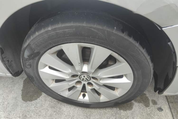 Used Volkswagen Lavida 2013 1.4TSI DSG Comfort Edition Right Front Wheel Hub