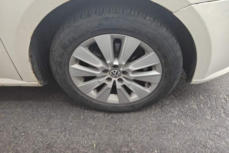 Used Volkswagen Lavida 2013 Restyled Classic 1.6L Automatic Comfort Edition Right Front Wheel Hub
