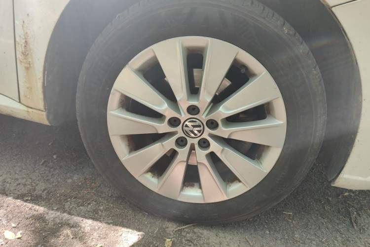 Used Volkswagen Lavida 2013 Restyled Classic 1.6L Automatic Comfort Edition Right Front Wheel Hub