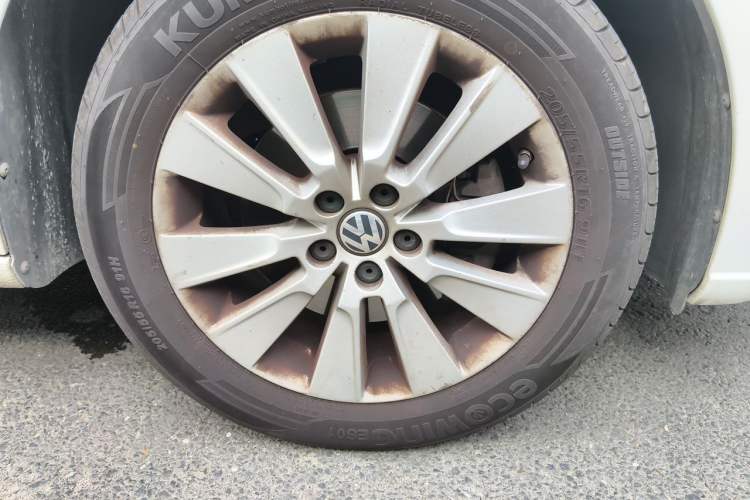 Used Volkswagen Lavida 2013 Revised Version 1.4 TSI DSG Comfort Edition Right Front Wheel Hub
