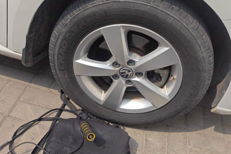 Used Volkswagen Lavida 2013 Revised Classic 1.6L Manual Fashion Edition Right Front Wheel Hub