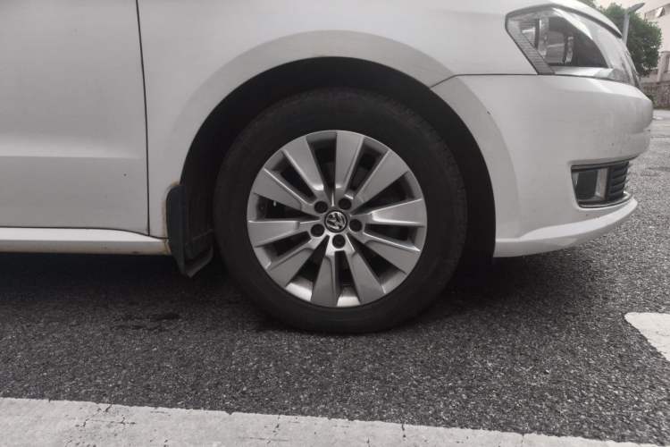 Used Volkswagen Lavida 2013 Restyled Classic 1.6L Automatic Comfort Edition Right Front Wheel Hub