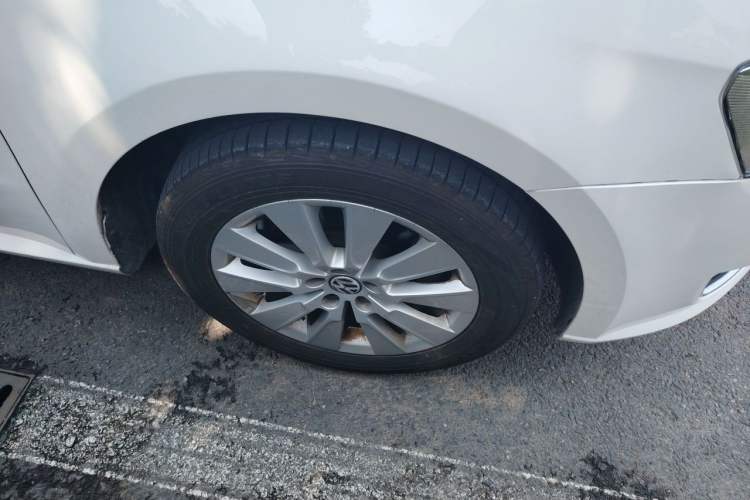 Used Volkswagen Lavida 2013 Revised Version 1.4 TSI DSG Comfort Edition Right Front Wheel Hub