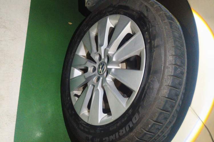 Used Volkswagen Lavida 2013 Restyled Classic 1.6L Automatic Comfort Edition Right Front Wheel Hub