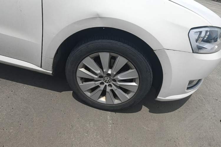 Used Volkswagen Lavida 2013 Restyled Classic 1.6L Automatic Comfort Edition Right Front Wheel Hub