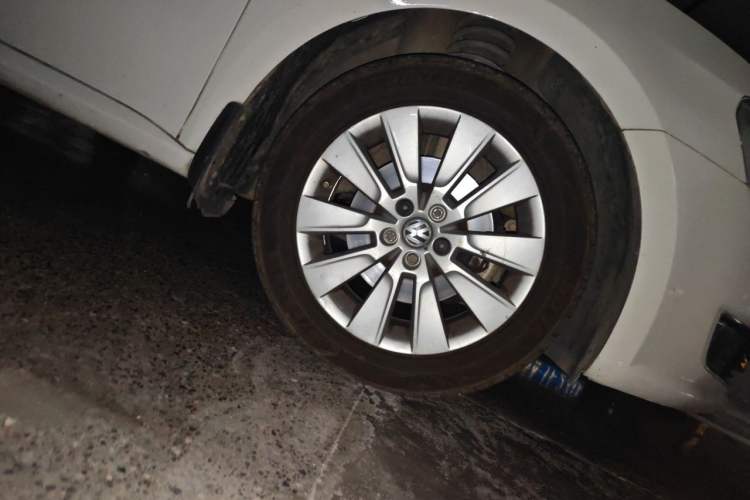 Used Volkswagen Lavida 2013 1.4TSI DSG Comfort Edition Right Front Wheel Hub
