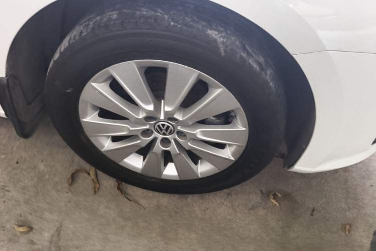 Used Volkswagen Lavida 2013 Restyled Classic 1.6L Automatic Comfort Edition Right Front Wheel Hub
