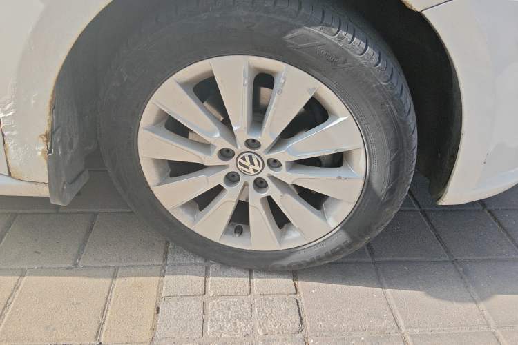 Used Volkswagen Lavida 2013 1.4TSI DSG Comfort Edition Right Front Wheel Hub