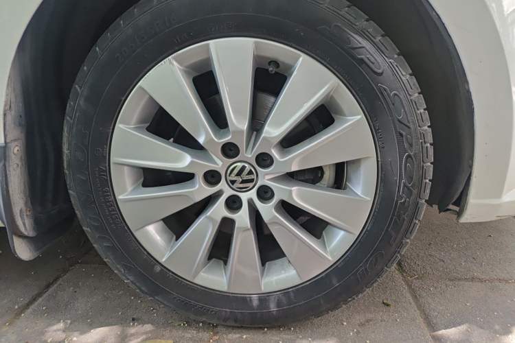 Used Volkswagen Lavida 2013 Restyled Classic 1.6L Automatic Comfort Edition Right Front Wheel Hub