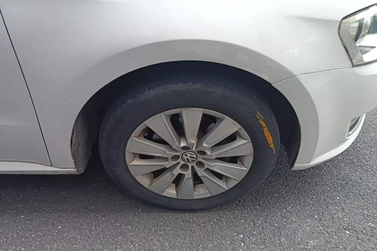 Used Volkswagen Lavida 2013 Restyled Classic 1.6L Automatic Comfort Edition Right Front Wheel Hub
