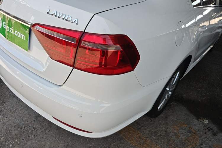 Used Volkswagen Lavida 2013 Restyled Classic 1.6L Automatic Comfort Edition Right Rear Taillight