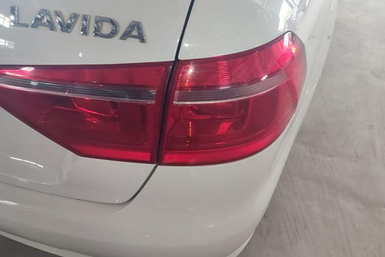 Used Volkswagen Lavida 2013 Revised Classic 1.6L Manual Fashion Edition Right Rear Taillight