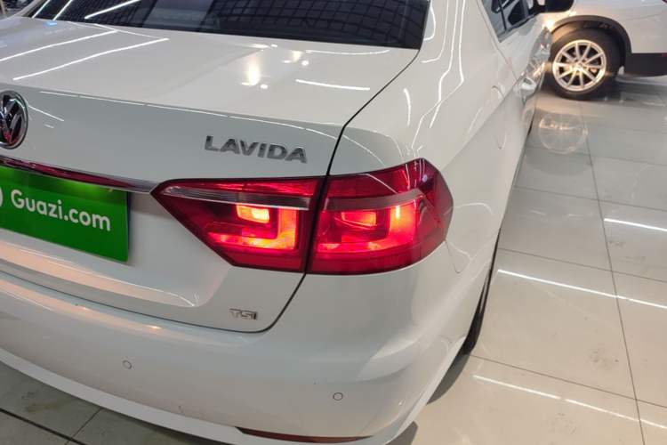 Used Volkswagen Lavida 2013 Revised Version 1.4 TSI DSG Comfort Edition Right Rear Taillight