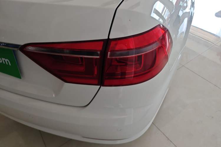 Used Volkswagen Lavida 2013 Restyled Classic 1.6L Automatic Comfort Edition Right Rear Taillight