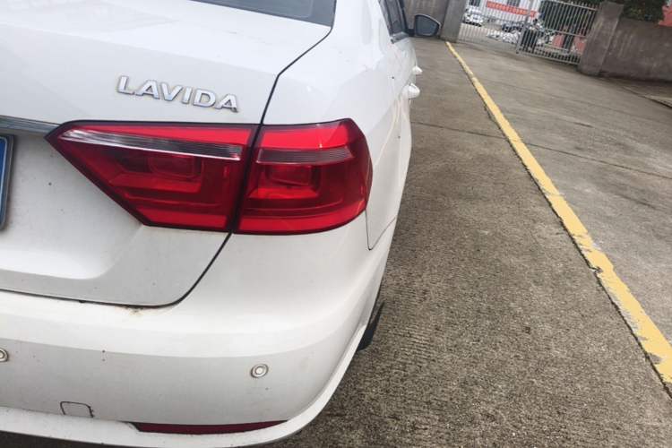 Used Volkswagen Lavida 2013 Revised Classic 1.6L Automatic Fashion Edition Right Rear Taillight