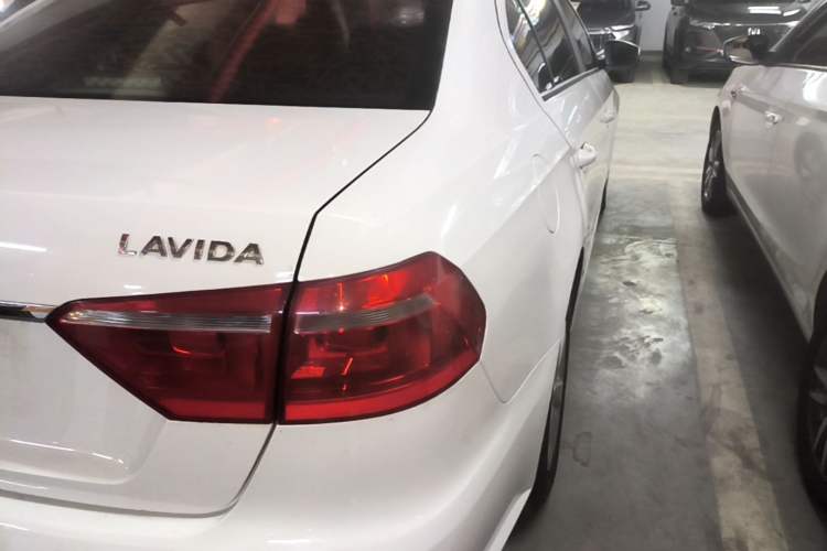 Used Volkswagen Lavida 2013 Revised Classic 1.6L Manual Fashion Edition Right Rear Taillight