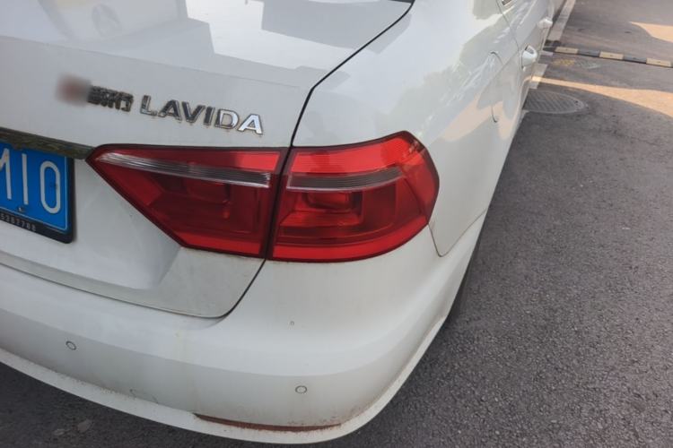 Used Volkswagen Lavida 2013 Restyled Classic 1.6L Manual Comfort Edition Right Rear Taillight