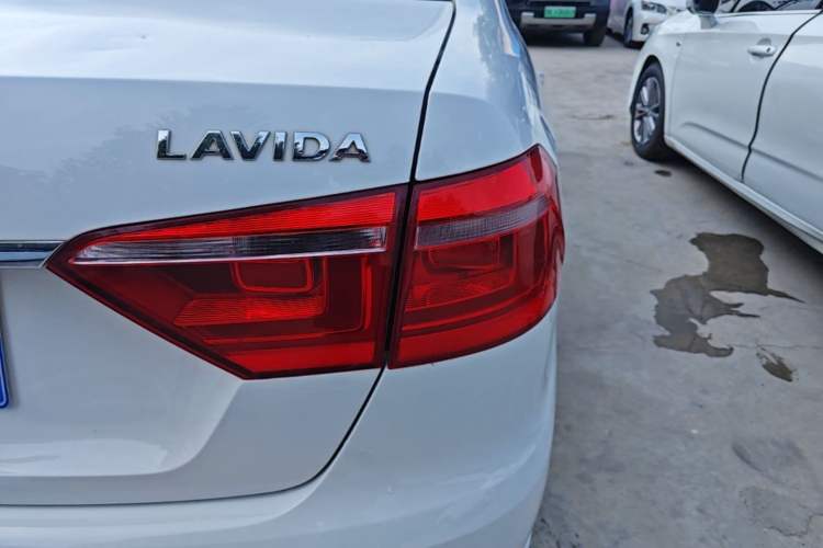 Used Volkswagen Lavida 2013 Revised Classic 1.6L Automatic Fashion Edition Right Rear Taillight