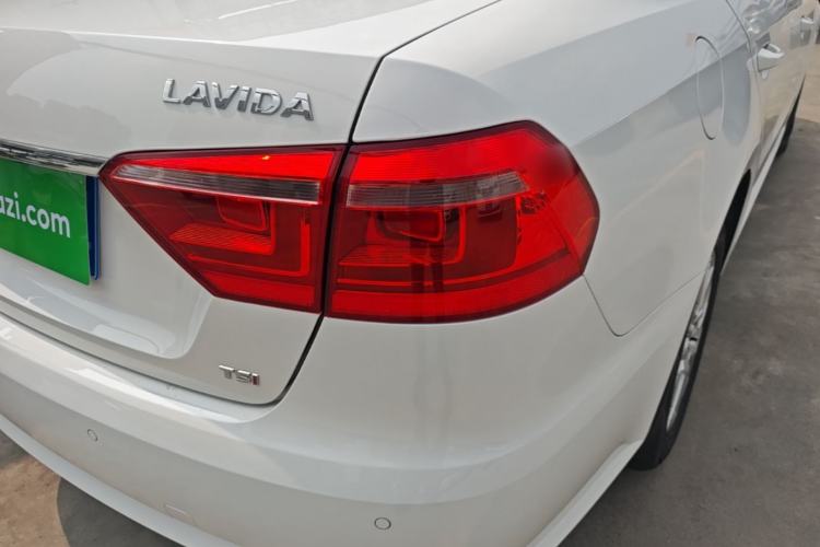 Used Volkswagen Lavida 2013 Revised Version 1.4 TSI DSG Comfort Edition Right Rear Taillight