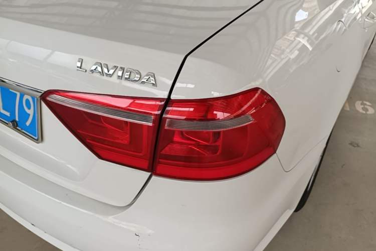 Used Volkswagen Lavida 2013 Revised Classic 1.6L Manual Fashion Edition Right Rear Taillight