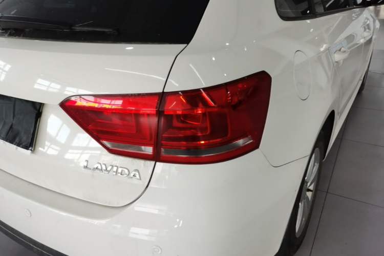 Used Volkswagen Lavida 2013 Revised Classic 1.6L Automatic Fashion Edition Right Rear Taillight