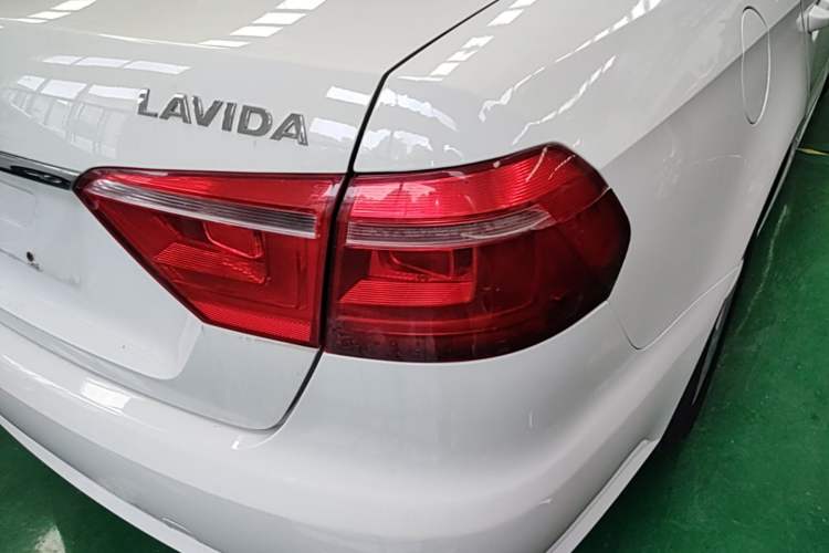 Used Volkswagen Lavida 2013 Revised Classic 1.6L Automatic Fashion Edition Right Rear Taillight