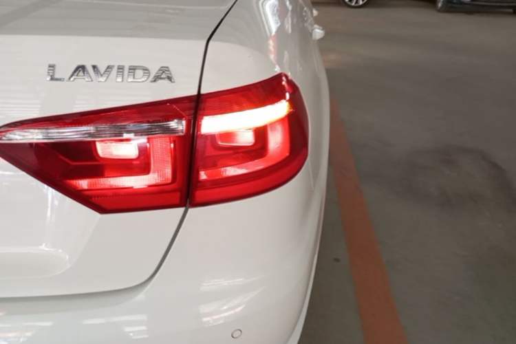 Used Volkswagen Lavida 2013 Restyled Classic 1.6L Manual Comfort Edition Right Rear Taillight