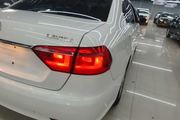 Used Volkswagen Lavida 2013 Revised Classic 1.6L Manual Fashion Edition Right Rear Taillight