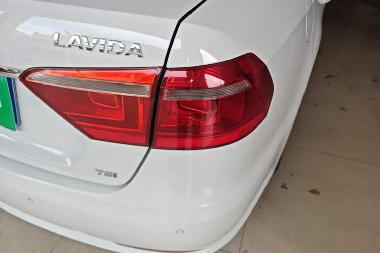 Used Volkswagen Lavida 2013 Revised Version 1.4 TSI DSG Comfort Edition Right Rear Taillight