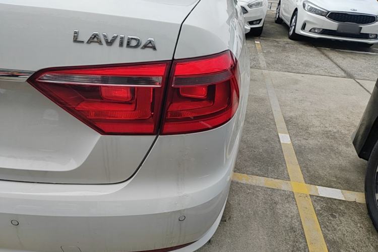 Used Volkswagen Lavida 2013 Restyled Classic 1.6L Automatic Comfort Edition Right Rear Taillight