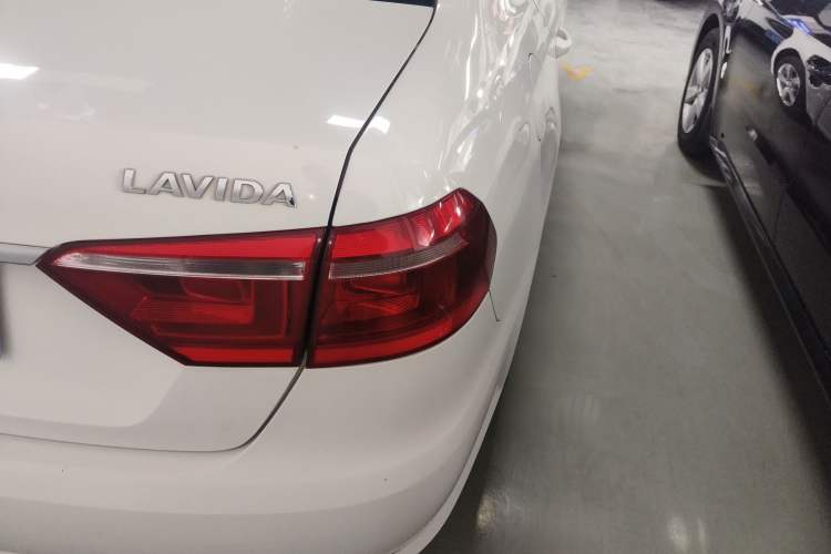 Used Volkswagen Lavida 2013 Revised Classic 1.6L Automatic Fashion Edition Right Rear Taillight