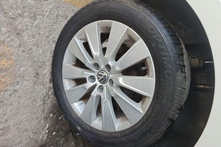 Used Volkswagen Lavida 2013 Restyled Classic 1.6L Automatic Comfort Edition Right Rear Wheel Hub