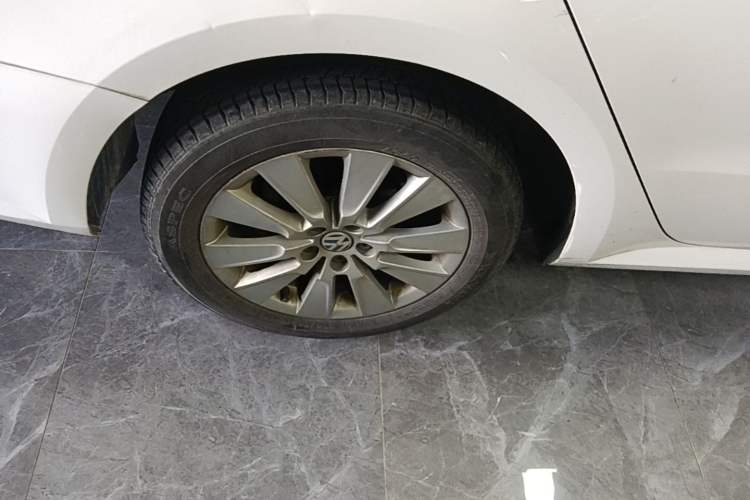 Used Volkswagen Lavida 2013 Restyled Classic 1.6L Automatic Comfort Edition Right Rear Wheel Hub