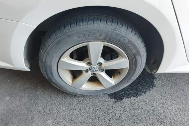 Used Volkswagen Lavida 2013 Revised Classic 1.6L Automatic Fashion Edition Right Rear Wheel Hub