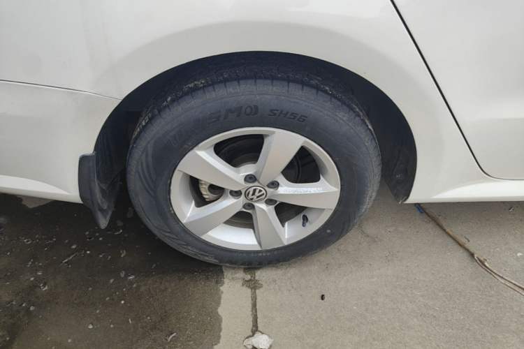 Used Volkswagen Lavida 2013 Revised Classic 1.6L Automatic Fashion Edition Right Rear Wheel Hub
