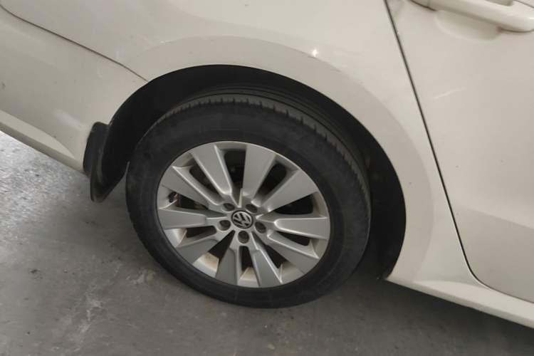 Used Volkswagen Lavida 2013 Restyled Classic 1.6L Automatic Comfort Edition Right Rear Wheel Hub