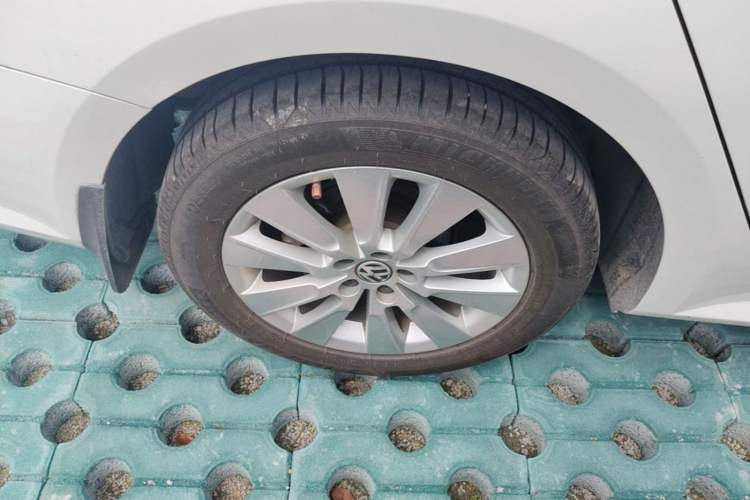 Used Volkswagen Lavida 2013 Restyled Classic 1.6L Automatic Comfort Edition Right Rear Wheel Hub