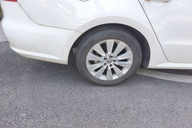 Used Volkswagen Lavida 2013 Restyled Classic 1.6L Manual Comfort Edition Right Rear Wheel Hub