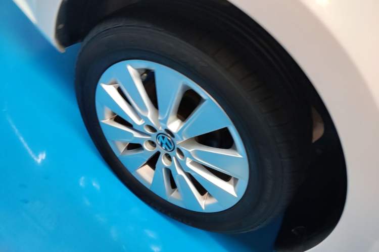 Used Volkswagen Lavida 2013 Restyled Classic 1.6L Automatic Comfort Edition Right Rear Wheel Hub