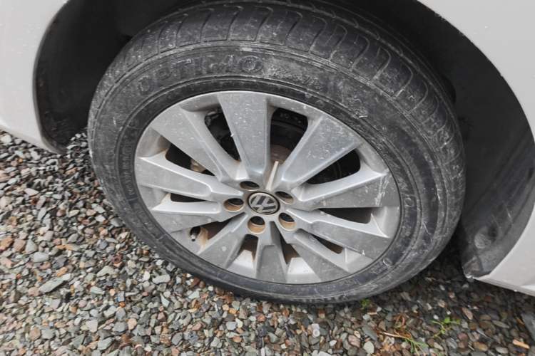 Used Volkswagen Lavida 2013 Restyled Classic 1.6L Manual Comfort Edition Right Rear Wheel Hub