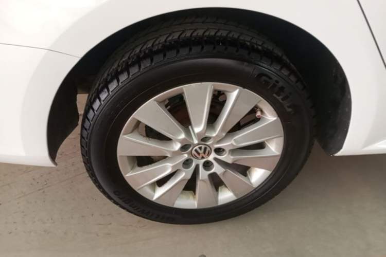 Used Volkswagen Lavida 2013 Restyled Classic 1.6L Manual Comfort Edition Right Rear Wheel Hub