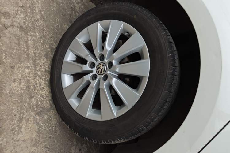 Used Volkswagen Lavida 2013 Restyled Classic 1.6L Automatic Comfort Edition Right Rear Wheel Hub