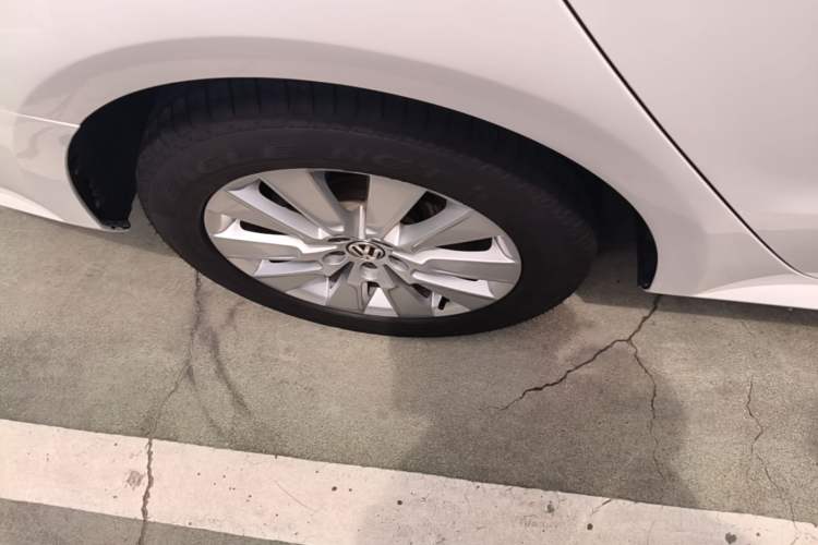 Used Volkswagen Lavida 2013 Restyled Classic 1.6L Automatic Comfort Edition Right Rear Wheel Hub