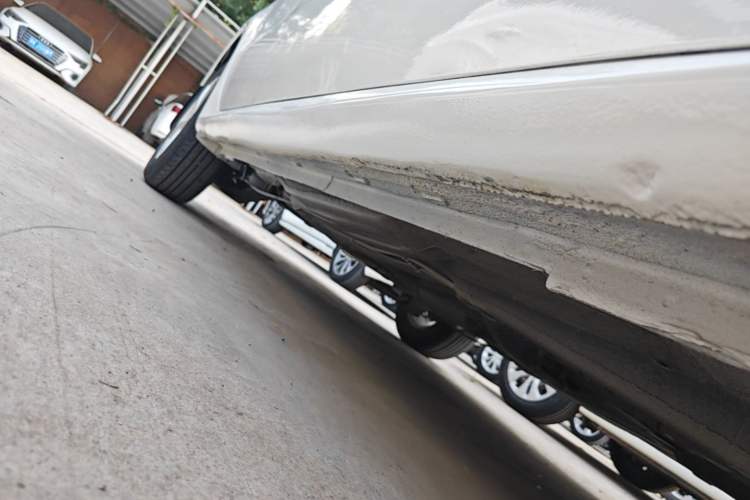 Used Volkswagen Lavida 2013 Revised Classic 1.6L Automatic Fashion Edition Right Side Sill