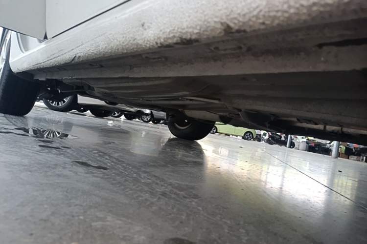 Used Volkswagen Lavida 2013 Revised Classic 1.6L Automatic Fashion Edition Right Side Sill