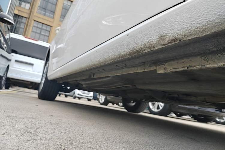 Used Volkswagen Lavida 2013 Restyled Classic 1.6L Automatic Comfort Edition Right Side Sill